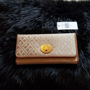 Tommy Hilfiger wallet